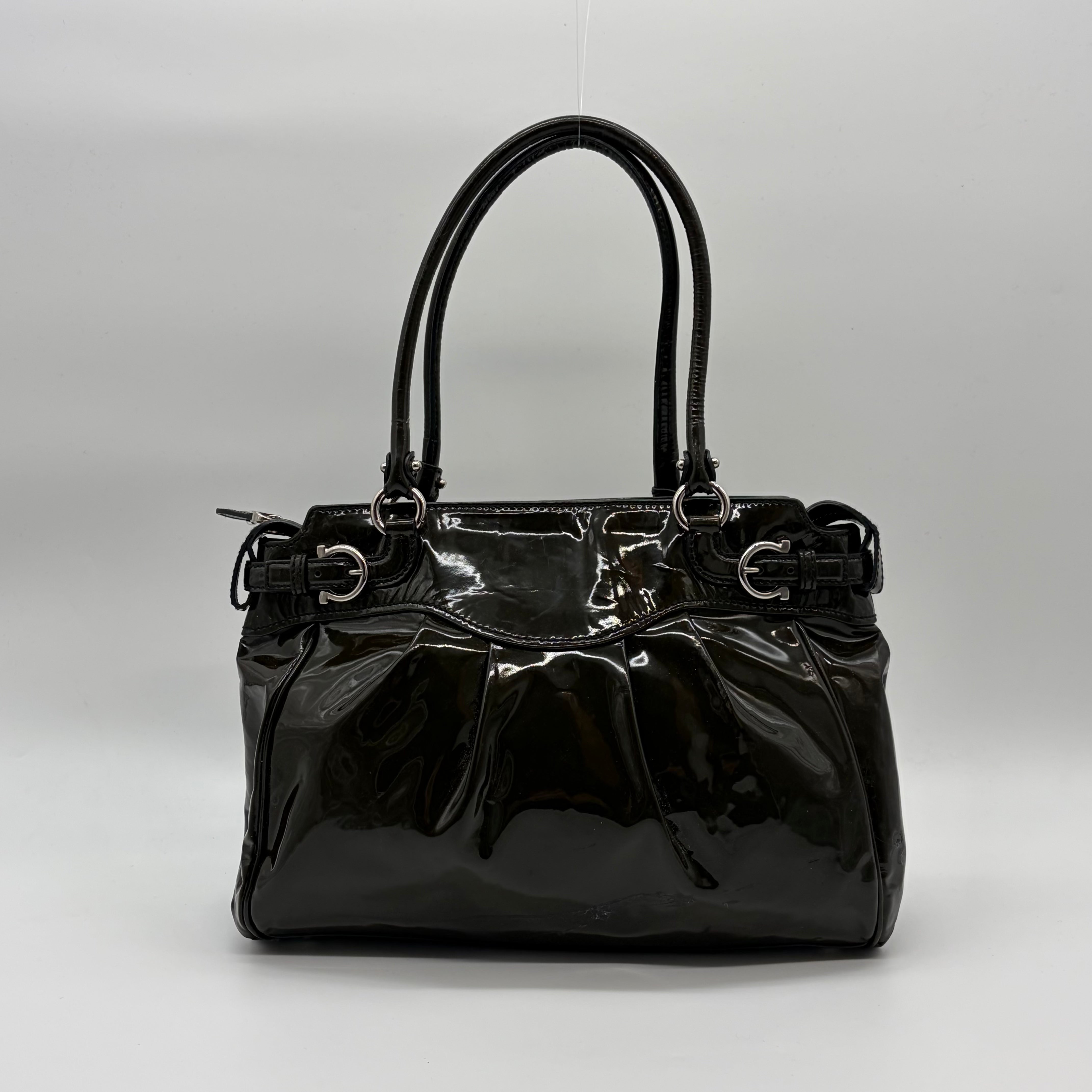 Salvatore Ferragamo Gancini Tote Lackleder Dunkelolive – Vintage