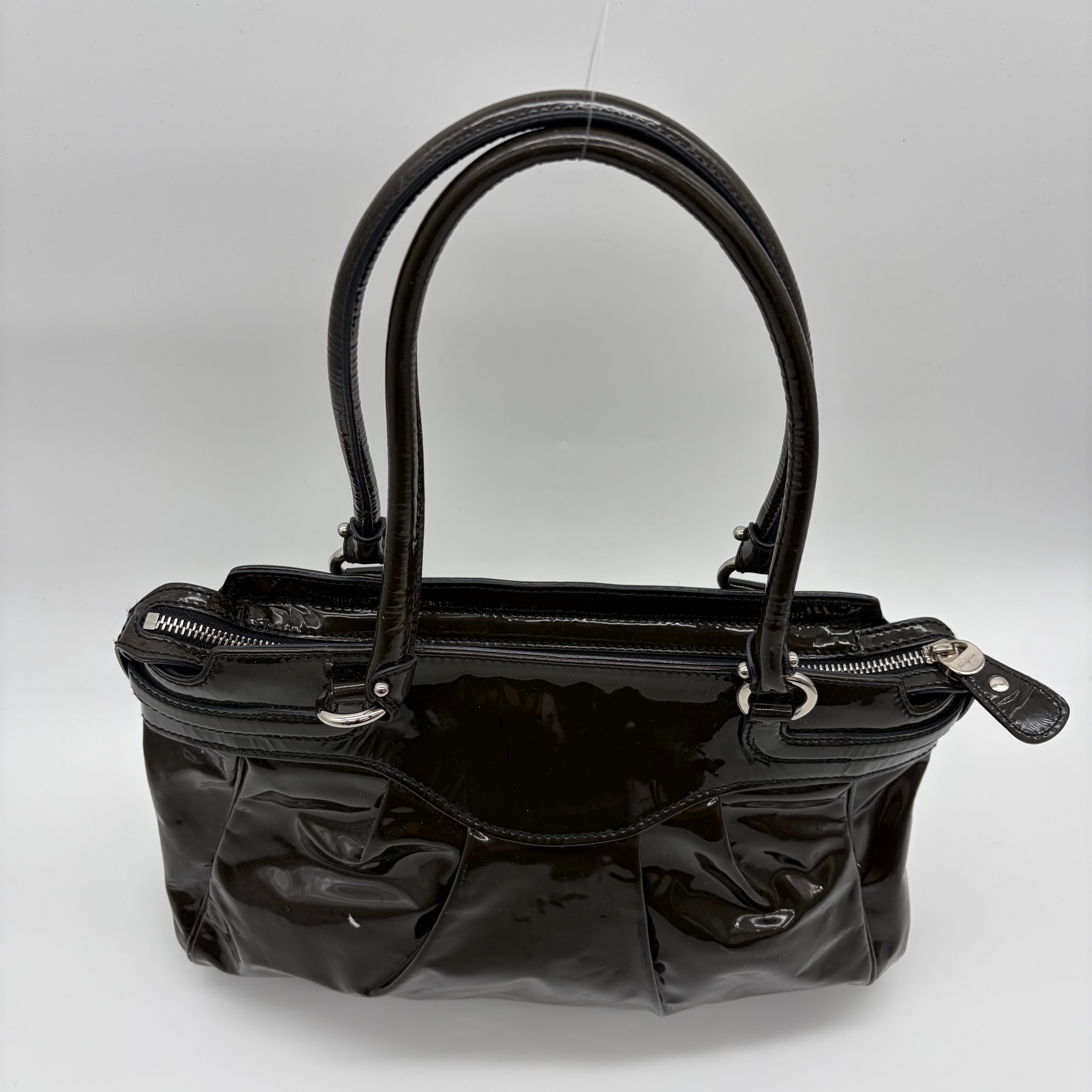 Salvatore Ferragamo Gancini Tote Lackleder Dunkelolive – Vintage