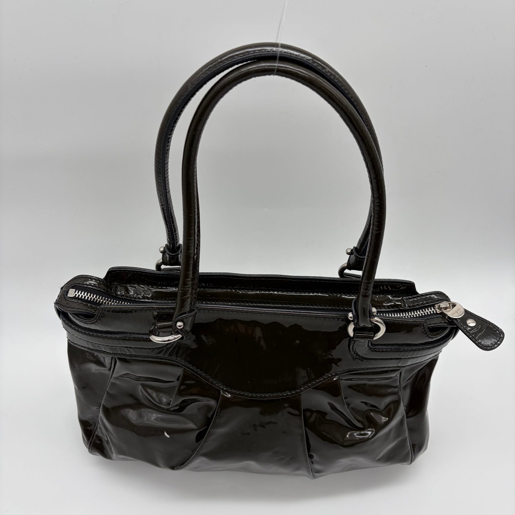 Salvatore Ferragamo Gancini Tote Lackleder Dunkelolive – detail view 9