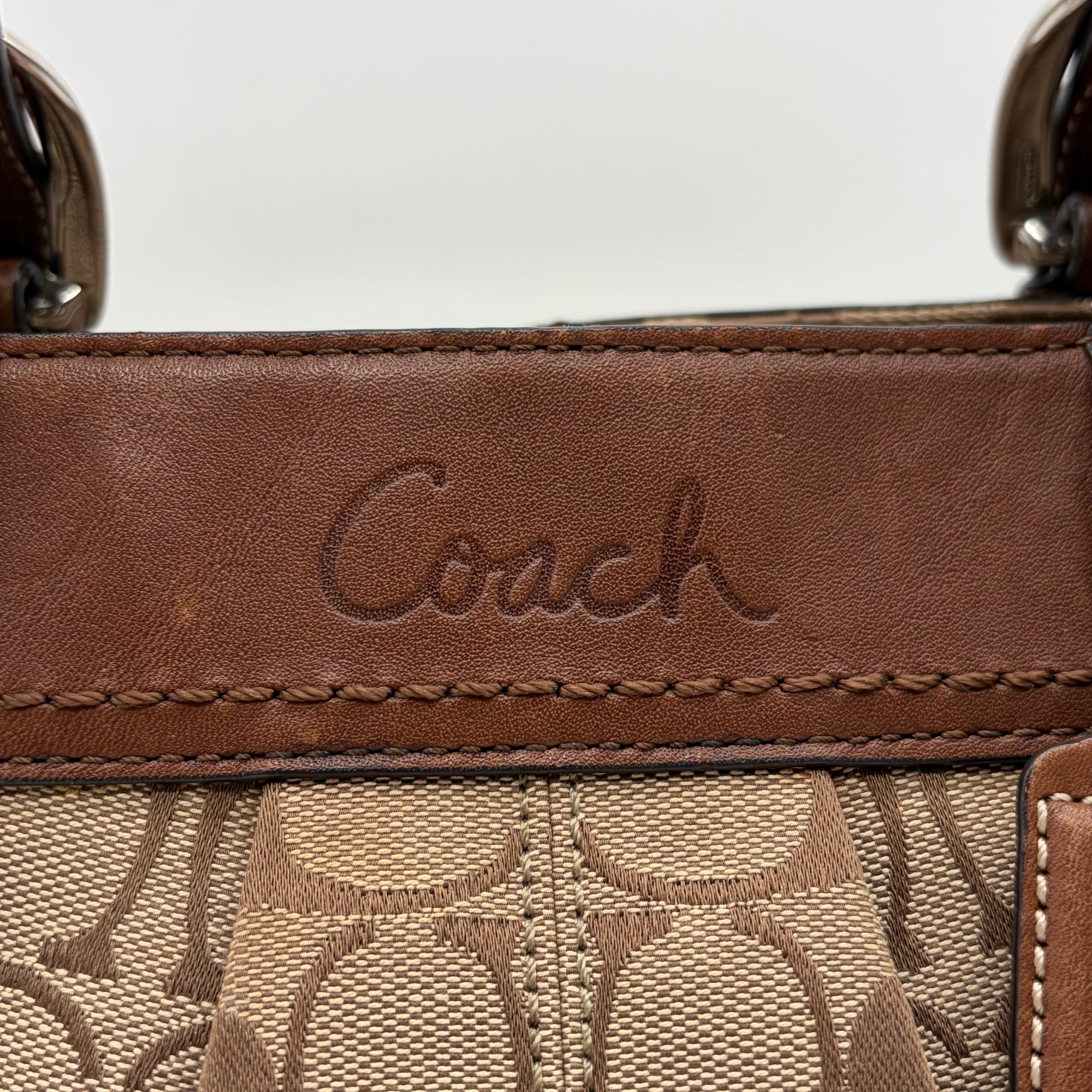 Coach Soho Signature Tote Beige Cognac – detail view 3