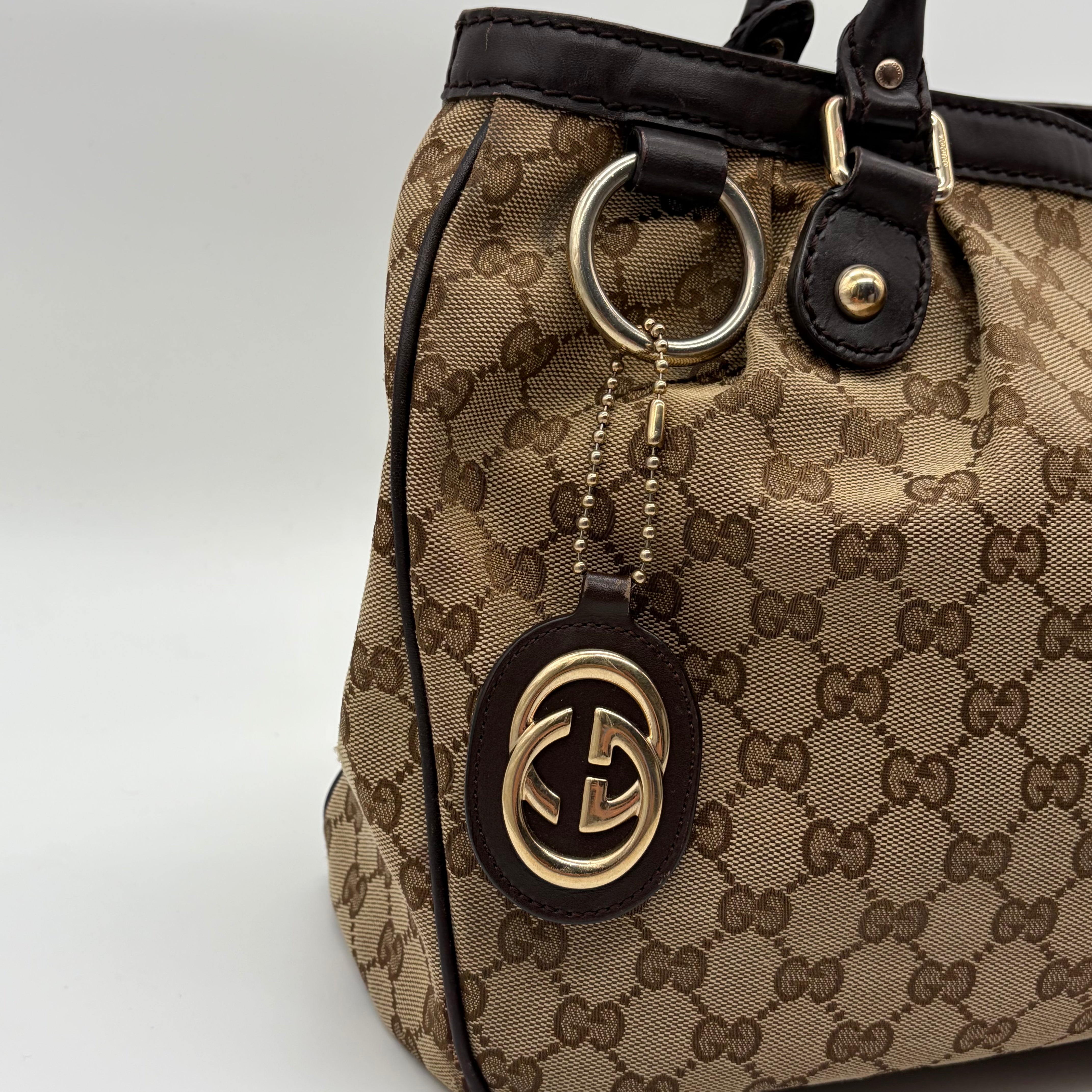 Gucci GG Canvas Tote mit Interlocking G Charm – Vintage