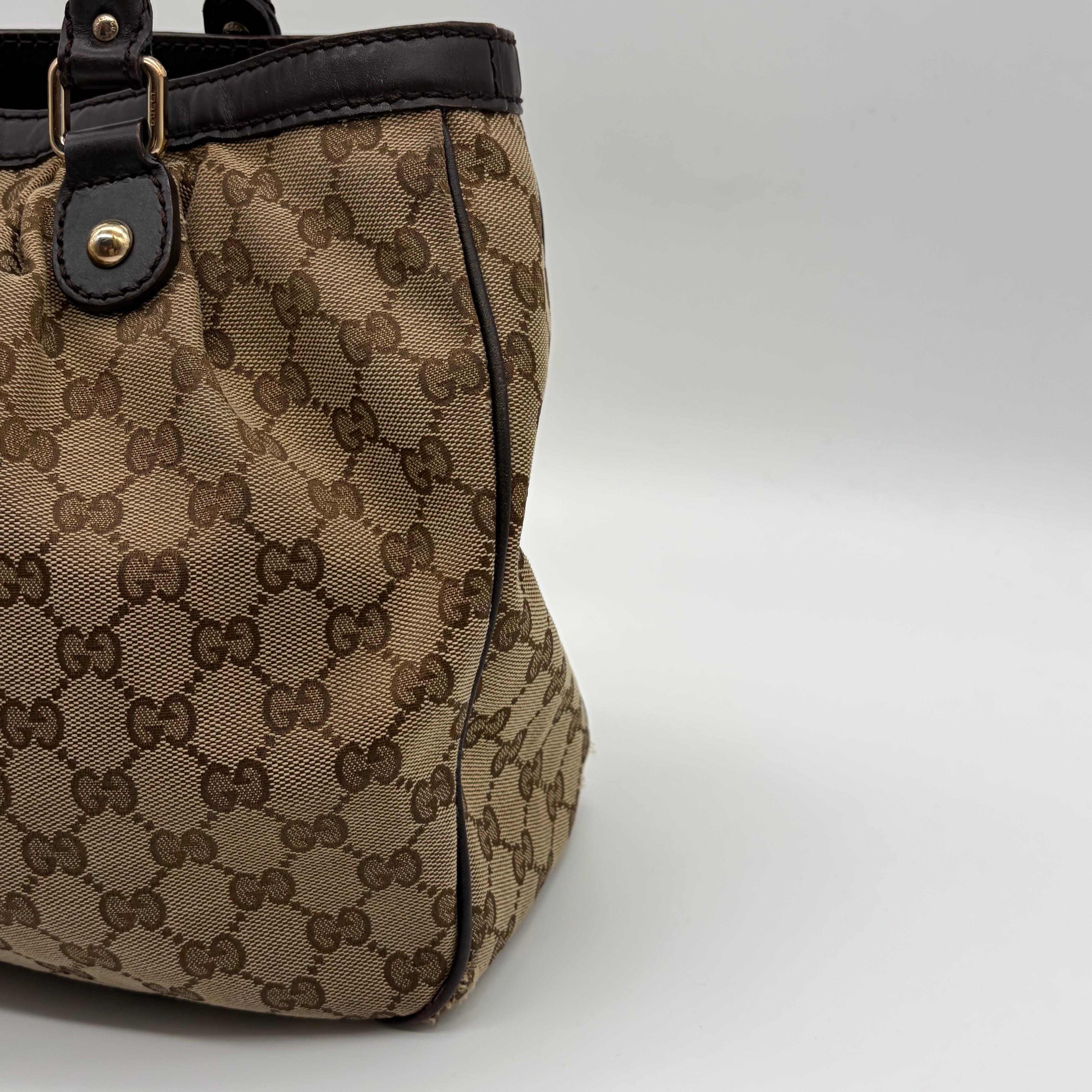 Gucci GG Canvas Tote mit Interlocking G Charm – Vintage