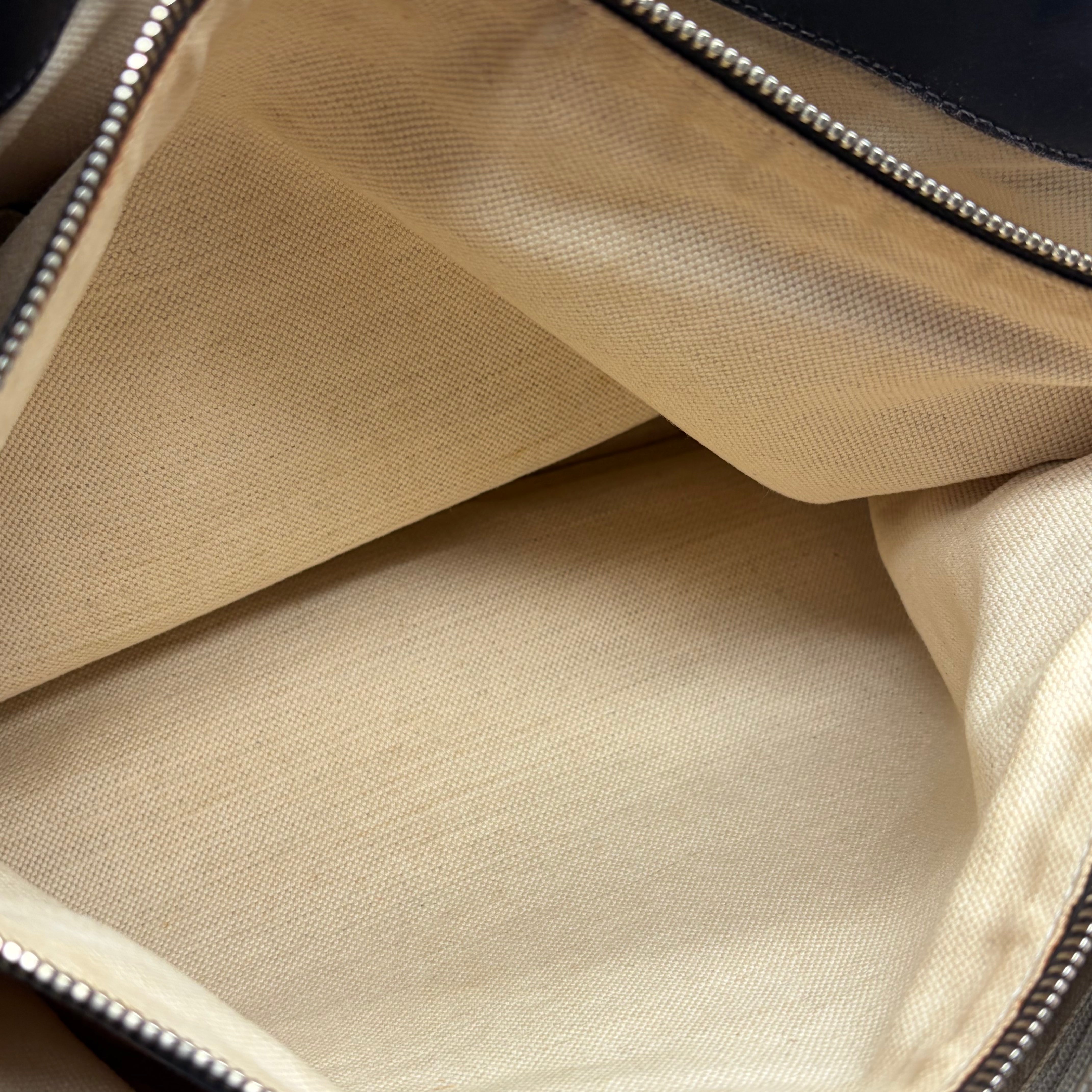 Gucci GG Canvas Tote mit Interlocking G Charm – Vintage