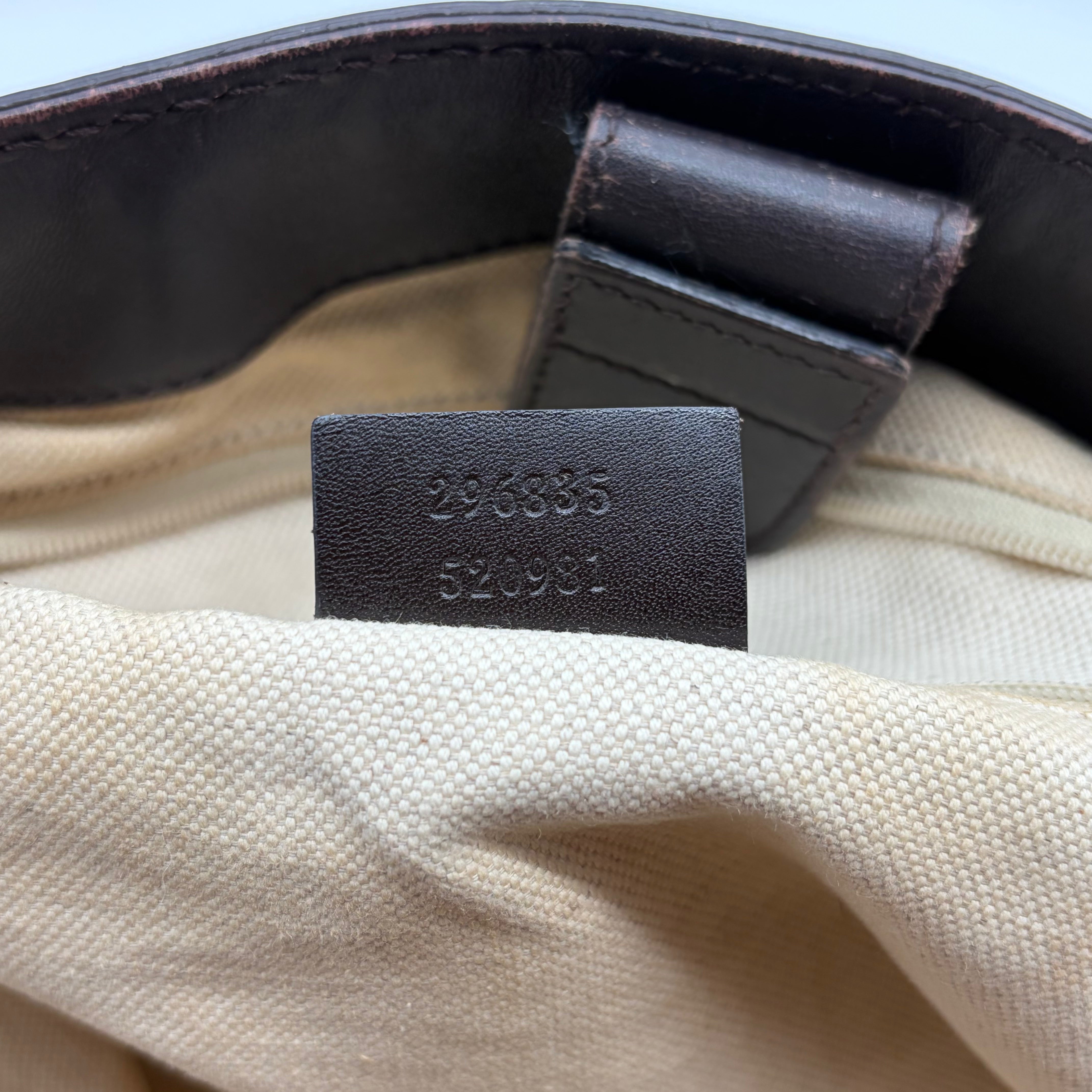 Gucci GG Canvas Tote mit Interlocking G Charm – Vintage